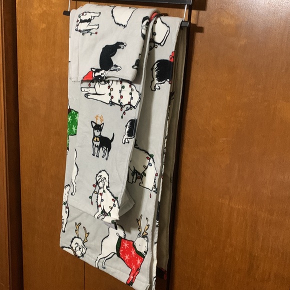 JINGLES & JOY- Seasonal- DOGGIE 🐶 HOLIDAY🎄 Bath Towel Set - Picture 3 of 14